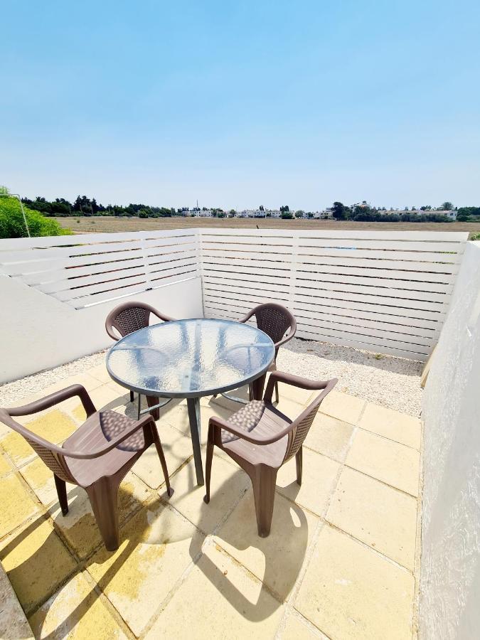 2 Bedroom Townhouse, Close To Paphos Harbour, Use Of Onsite Facilities Exteriér fotografie